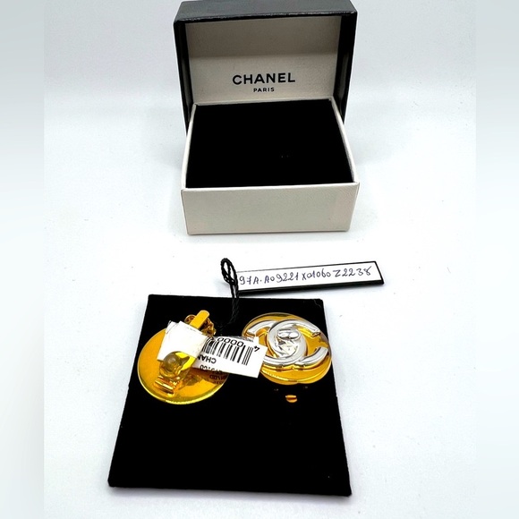 CHANEL CC Logo Button Turnlock Motif 2-toned Clip-On Earrings 💯 Authentic - Picture 2 of 4